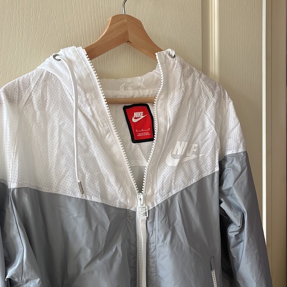 BNWOT Nike tulle windbreaker in size M - Picture 2 of 8